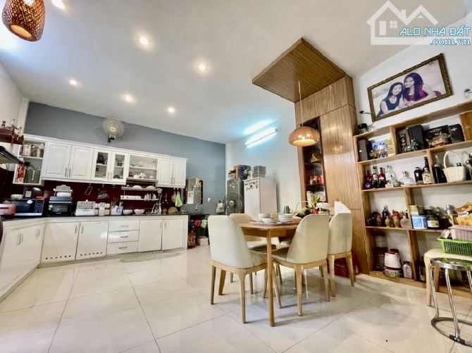 SIÊU PHẨM 3TẦNG 3MÊ PHỐ HẢI CHÂU – Ô TÔ ĐỖ CỬA, FULL NỘI THẤT, NHÀ MỚI Ở NGAY – NHỈNH 6 TỶ