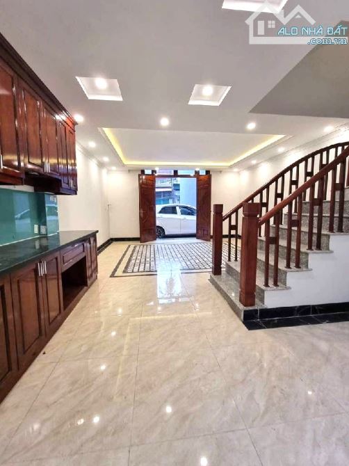 BÁN NHÀ ĐƯỜNG THẠCH BÀN 45M2, 6 TẦNG Ở NGAY, Ô TÔ ĐỖ CỬA, 8.8 TỶ.