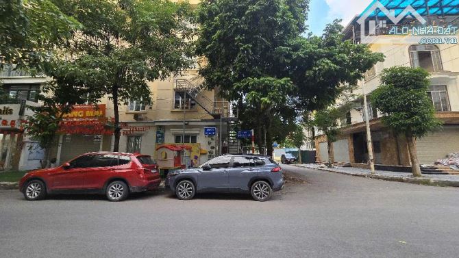 LIỀN KỀ VĂN KHÊ - DT 136M2 - VỊ TRÍ NGÃ TƯ ĐẸP - KINH DOANH ĐỈNH - Ô TÔ DỪNG ĐỖ
