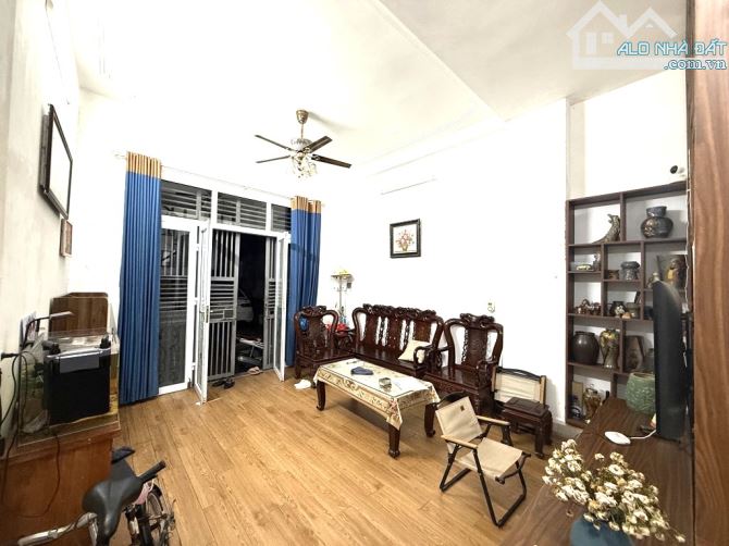 BÁN NHÀ ĐƯỜNG THẠCH BÀN 45M2, 4 TẦNG DÂN XÂY, Ô TÔ ĐỖ CỬA, 9 TỶ.