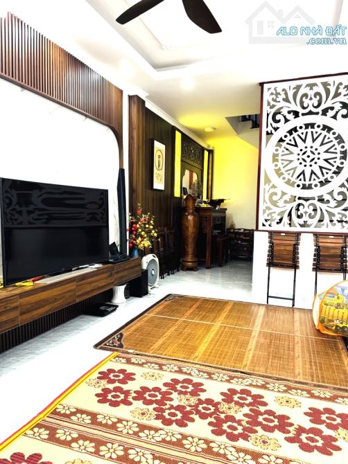 BÁN NHÀ ĐƯỜNG THẠCH BÀN 37M2, 6 TẦNG SIÊU ĐẸP, Ô TÔ ĐỖ CỬA, 8.5 TỶ.