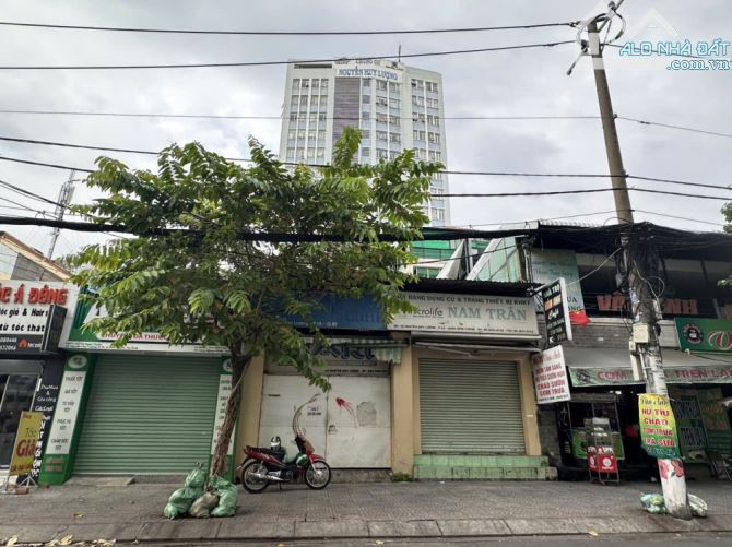 Bán nhà MT Nguyễn Huy Lượng P.14 Bình Thạnh, DT 7.5x38m CN 281m2, nhà cấp 4, giá 79 tỷ