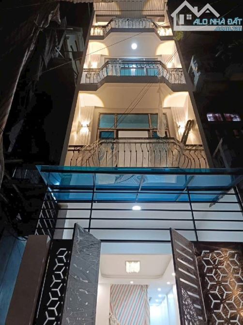 Hoa hậu Ngã Tư Sở, 30m ra mặt phố, ô tô quay đầu trước cửa, 48m2, chào 15 tỷ
