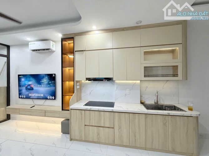 BÁN NHÀ 4 TẦNGMỚI DÂN XÂY TRÂU QUỲ GIA LÂM- MT GẦN 5M NỞ HẬU- GIÁ NHỈNH 6 TỶ-FULL NỘI THẤT