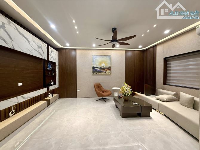 BÁN NHÀ GIẢI PHÓNG, 4 TẦNG LÔ GÓC, MẶT TIỀN RỘNG, GARA Ô TÔ, NỘI THẤT ĐẸP, KD VĂN PHÒNG.