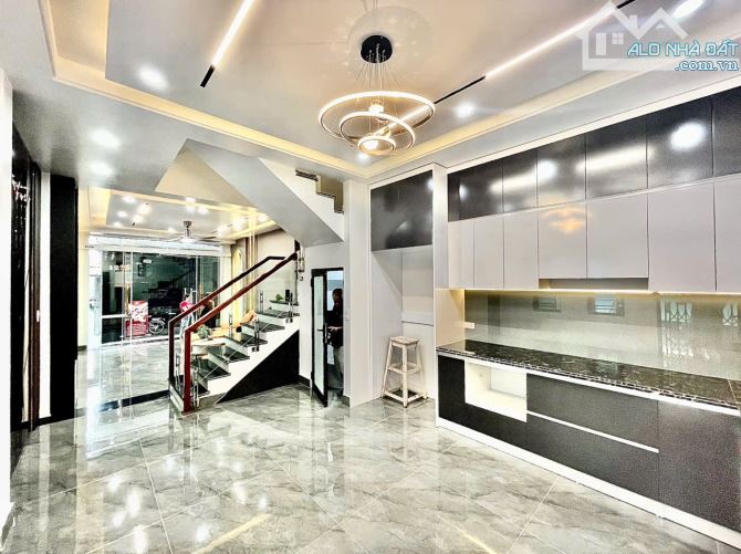 Nhà 4 tầng lô góc mặt ngõ thông Nguyễn Công Hoà kd buôn bán tốt