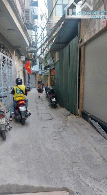 Nhà 4 tầng, 4 ngủ, 35m2, ngõ 377 Nguyễn Trãi, Tân Triều, nhỉnh 6 tỷ, sđcc, cách oto 40m.