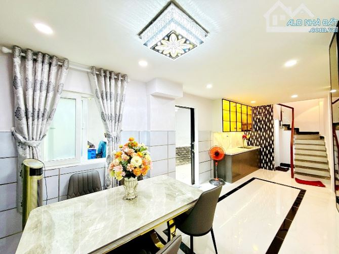 Cần bán nhà trung tâm mới đẹp 100% hẻm Nguyễn Tri Phương