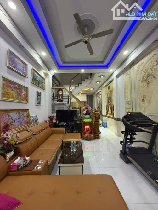 Nhà mới SHR – cách Chợ Dĩ An 1 chỉ 200m – full nội thất, ô tô đỗ cửa, giá chỉ 5,2 tỷ!