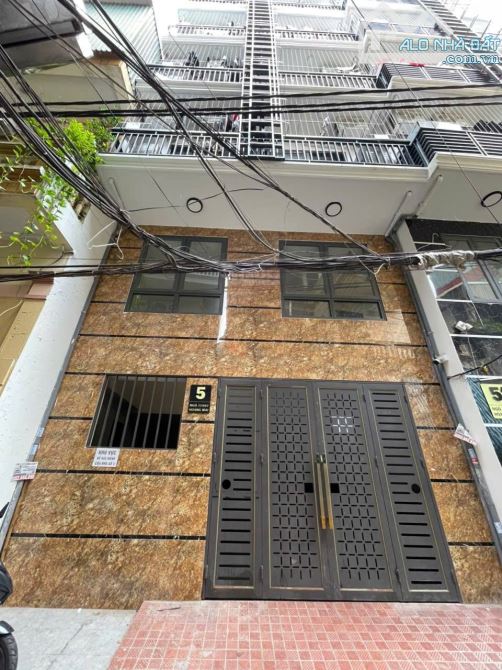 Hoàng Mai, Tòa CCMN 15 Phòng KK, 7 tầng Thang Máy, dt 68m2, mặt tiền 5.8m, Giá 17.9 tỷ.