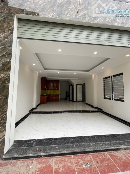 Nhà đẹp 40m², 6 tầng, lô góc, ô tô vào nhà. Nội thất và thang máy nhập khẩu cao cấp. Vị tr