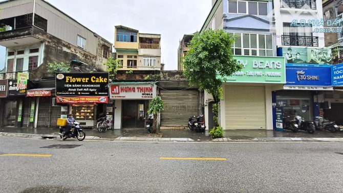 Cho thuê nhà mặt phố Trương Định. Diện tích 75m² 1 tầng. Mặt tiền 7,2m. Vị trí đẹp, vỉa hè