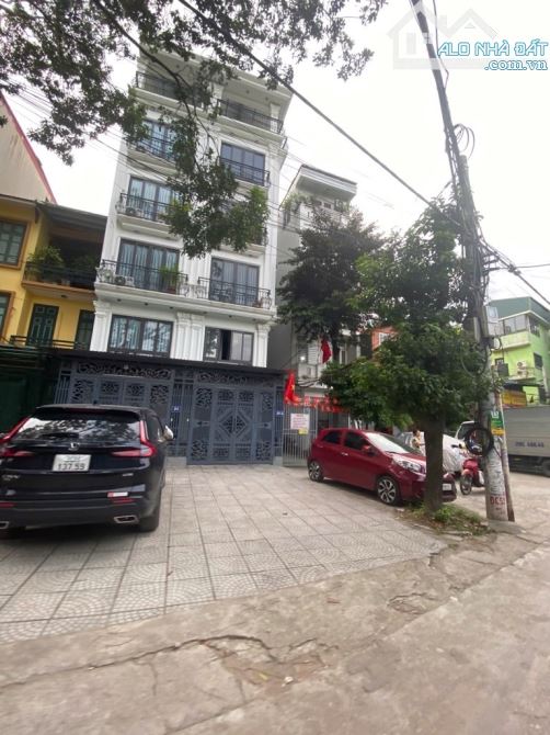 Bán nhà Nguyễn Chính. Khu vực hiếm. Vài bước ra Ô tô tránh.