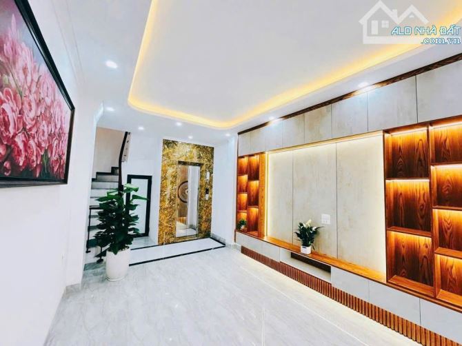 TRUNG TÂM THANH XUÂN - THANG MÁY 6 TẦNG - GARA Ô TÔ - LHU PHÂN LÔ QUÂN ĐỘI NHỈNH 10 ĐỒNG
