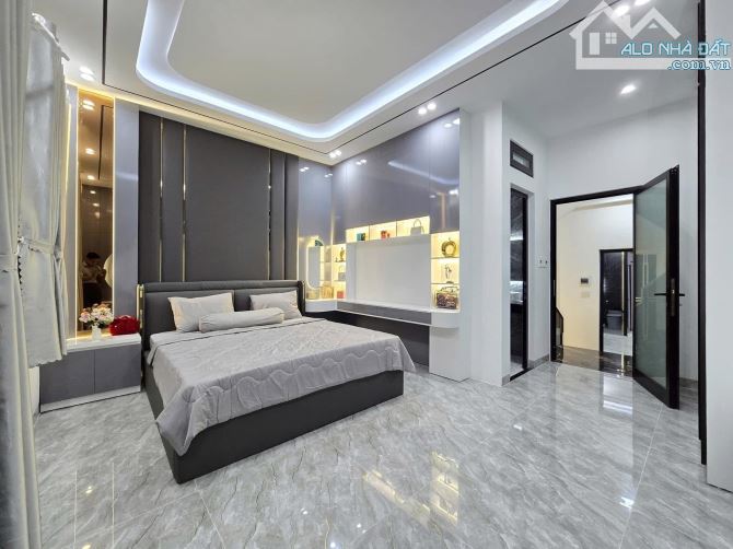 Siêu phẩm! Bán Tập thể tầng 2 Lô Góc Nhân Hoà, Thanh Xuân, 90m, 3 ngủ 2vs cực thoáng đẹp