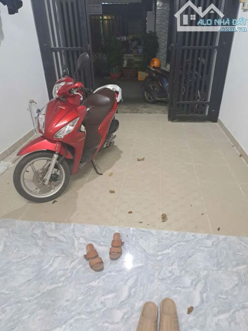 CHO THUÊ NHÀ ĐƯỜNG SỐ 6 P. LINH TÂY. 1 TRỆT 1 LẦU, 2PN 1WC, SÂN RỘNG, NHÀ MỚI GIÁ 8TR/THÁN