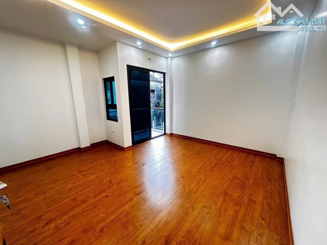 Bán nhà phân lô Vũ Tông Phan – 7 tầng thang máy – Một nhà ra phố – Kinh doanh đỉnh