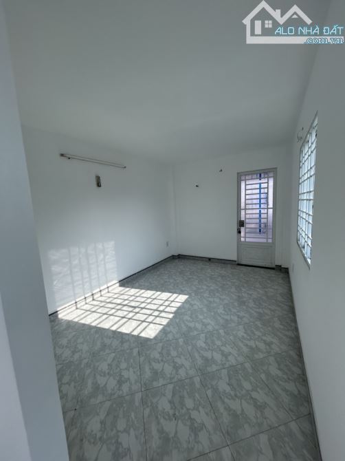 LÔ GÓC 2 MẶT TIỀN Ô TÔ 7 CHỖ ĐẬU CỬA PHÚ THUẬN QUẬN 7   Nhà 4TẦNG 4X19( 70 M2),