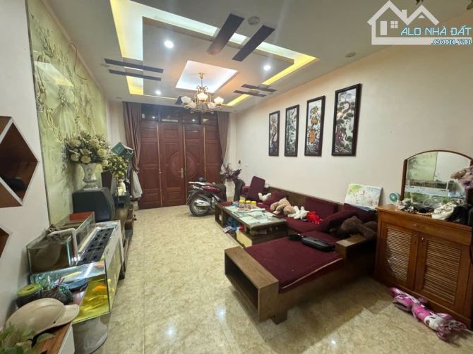 Hot ! Ngô Xuân Quảng/ Nhà đẹp 5 Tầng 50m x 4m tiền x 8.4 tỷ / Ô tô vào, Ngõ thông, Ở Sướng