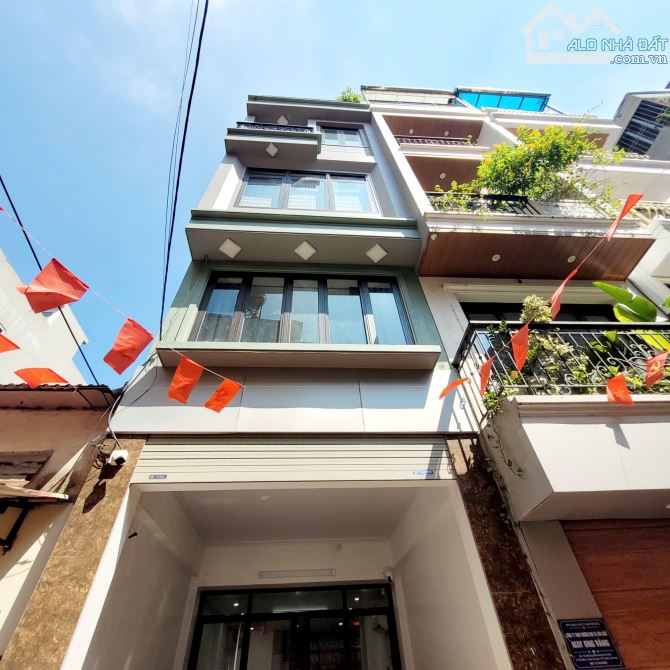 NHÀ XUÂN THUỶ CHO GĐ Ở, DÂN XÂY, FULL NỘI THẤT XỊN, Ô TÔ ĐỖ, DT 39M_MT 5,5M _6T_11 TY+