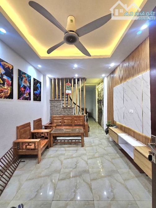 🏡 Nhà đẹp Ngọc Thụy – hơn 7 tỷ Dt 40m², 4 tầng, 4 ngủ full nội thất.