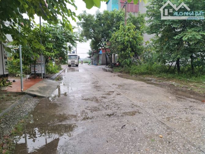 Bán lô đồng lớn Quang Châu dãy H.72m2 giá 3.1ty