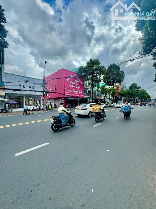 Cho thuê nhà góc 2 mặt tiền trung tâm cần thơ, ngang gần 9m, 1 trệt 2 lầu, vị trí đẹp
