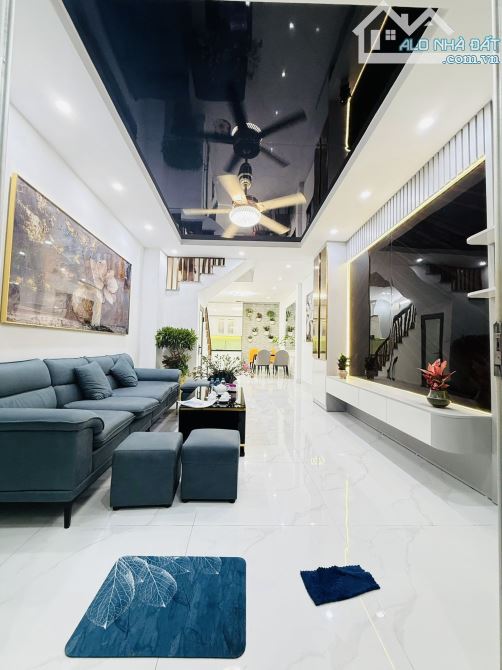 NHÀ ĐẸP LƯƠNG SỬ - VĂN MIẾU - ĐỐNG ĐA - GẦN Ô TÔ TRÁNH - Ở NGAY
