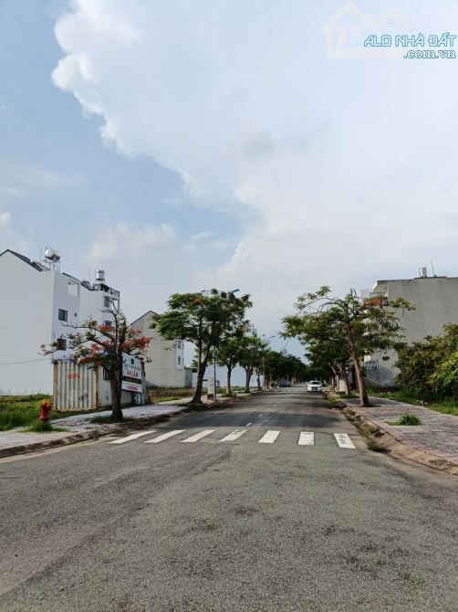 BIỆT THỰ 3 TẦNG - DỰ ÁN TOPIA KHANG ĐIỀN, QUẬN 9