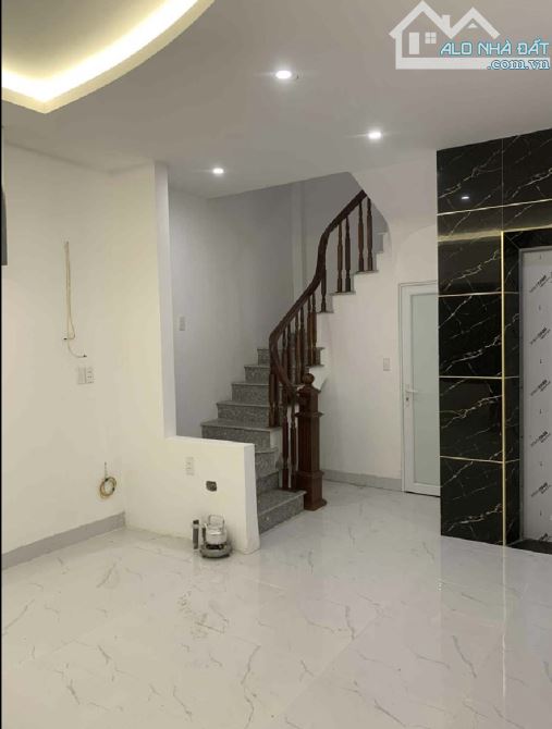 Lạc Long Quân, căn hộ dòng tiền, mới kính kong, thang máy, 1 nhà ra ô tô đỗ. Giá 10.8 tỷ