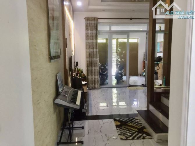 CẦN BÁN NHÀ 1 TRỆT 2 LẦU MẶT TIỀN ĐƯỜNG HÙNG VƯƠNG 85M2 (5x19) - GIÁ: 10Tỷ700Triệu