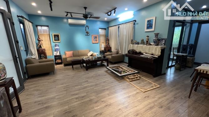 BIỆT THỰ SÂN VƯỜN GẦN KĐT Ciputra GIỮA LÒNG THỦ ĐÔ, MẶT TIỀN KHỦNG, ÔTÔ TẢI ĐỖ CỬA. THANG