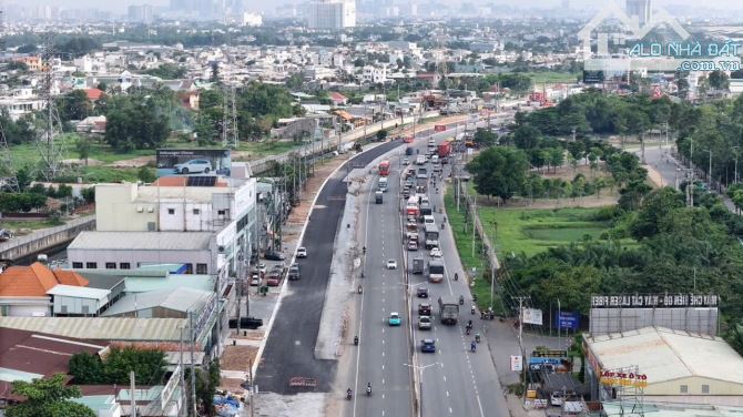 Bán 365m2 đất có sẵn căn nhà cấp 4 - đường oto - gần bờ bao sông Sài Gòn, ql13