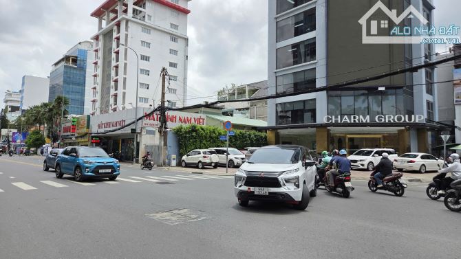 [15mx15m]  BIỆT THỰ SÂN VƯỜN, NGAY NGÃ BA CÁCH MẠNG THÁNG 8 & NGÔ THỜI NHIỆM, QUẬN 3
