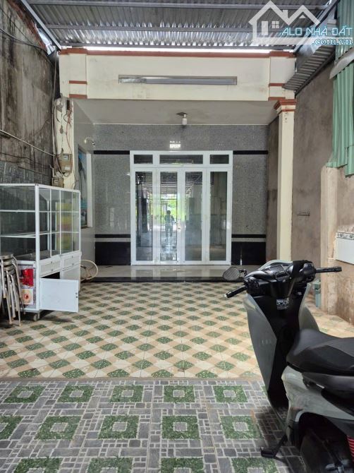 Cần bán gấp căn nhà ở 1/ đường Lê Thị Lơ , Tân Hiệp 100m2 - Sổ hồng riêng - giá 860 triệu