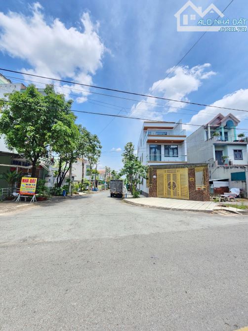 nhà góc 108,8m2 6ty9 TL  2MT KDC Biconsi p.Tân Bình Tp.Dĩ An
