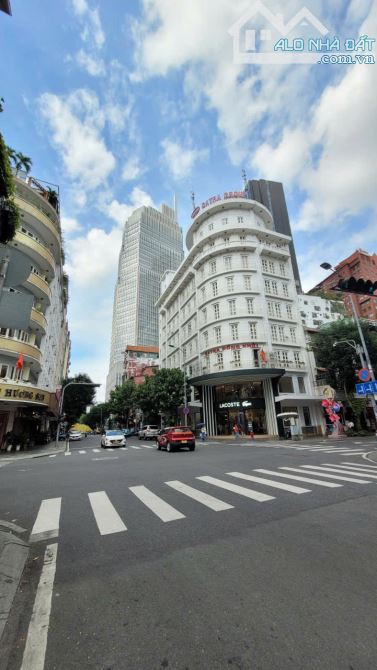 Bán nhà MT Ngay Đồng Khởi,Q.1 - 4,3x23m(CN:96m2)5 lầu - Gía: 125 tỷ