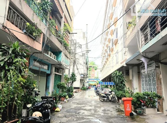 NHÀ SIÊU VIP CÓ HẦM  ÔTÔ VÀO NHÀ NGAY CHỢ HÒA BÌNH TRẦN TUẤN KHẢI Q5 – 7 TẦNG TẦM 17 TỎI