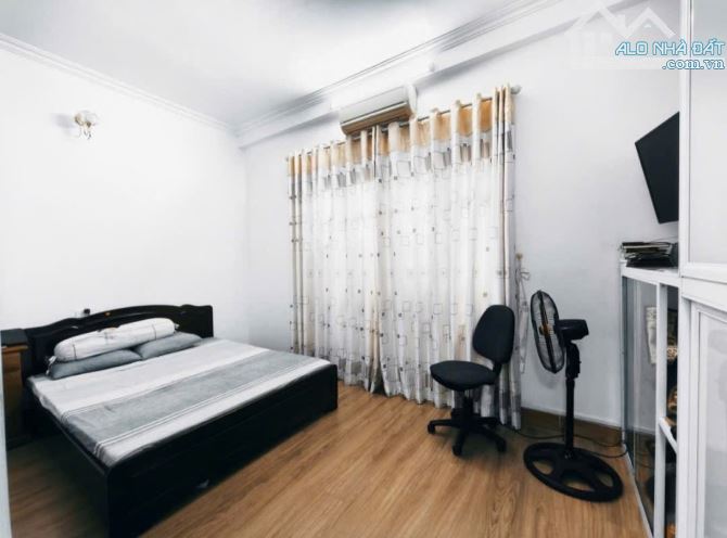 Ngõ 302 Minh Khai 26m 5 tầng dân xây 3 ngủ ở luôn.