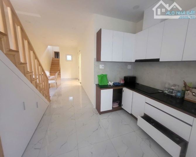 Bán Homestay Trung Tâm Đà Lạt – Sổ Riêng, Mặt Tiền 6.2m, Thu Hút Khách Du Lịch