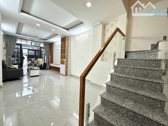 NGUYỄN VĂN ĐẬU GIÁP PHAN ĐĂNG LƯU - HXH 7 CHỖ - 2 TẦNG MỚI ĐẸP - VIEW CÔNG VIÊN - 63M2