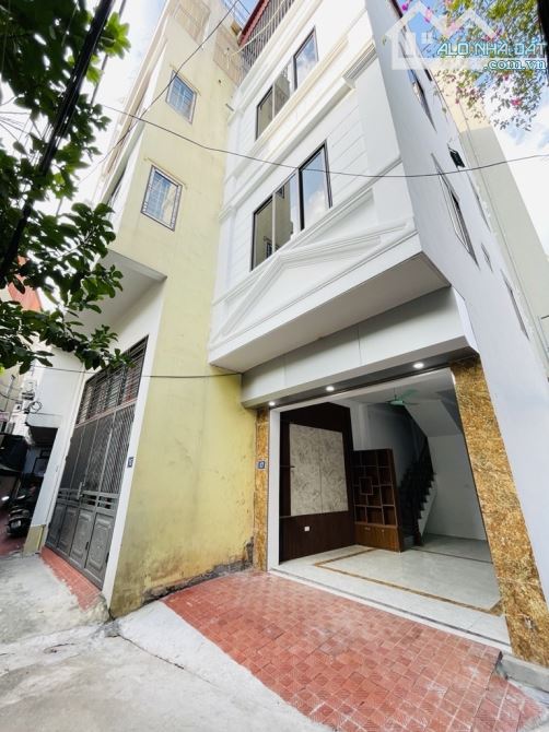 nhà đẹp phúc đồng long niên 4 phòng ngủ lô góc . Cực ngọt nhỉnh 6tỷ có thương lượng