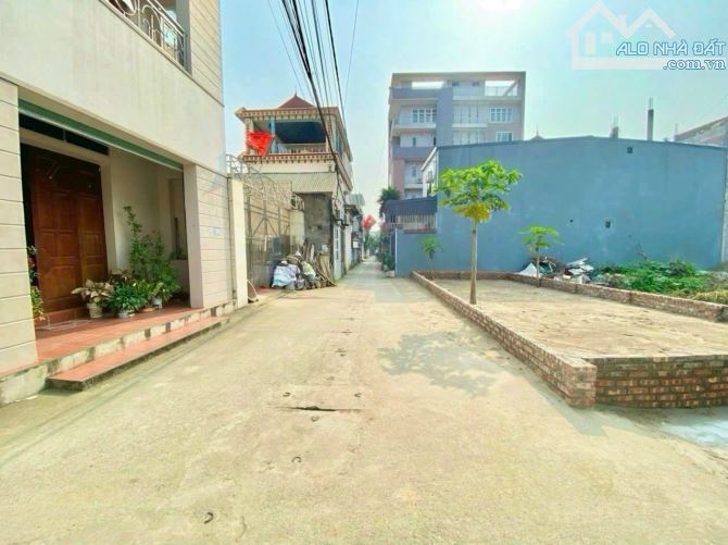 Bán đất lô góc Nguyên Khê Đông Anh , ô tô tránh full thổ cư