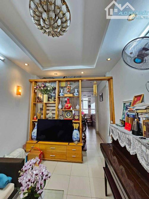 Căn duy nhất ngay Ngoại Giao Đoàn – 49m, ô tô, dân xây cực chắc!