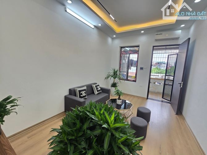 Hiếm, duy nhất, nhà cực đẹp mới tinh, TT Lương Ngọc Quyến 50m2, 3.25 tỷ