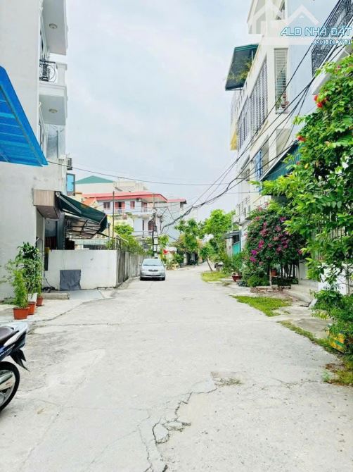 Bán lô đất góc ngõ bùi thị xuân ngõ thông ô tô vào tận đất