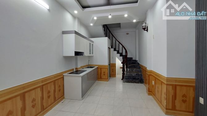1,95 tỷ. Bán nhà 3,5 tầng tại  Chu  Văn An, Gia Viên, Ngô Quyền  Diện tích 23m , hướng db