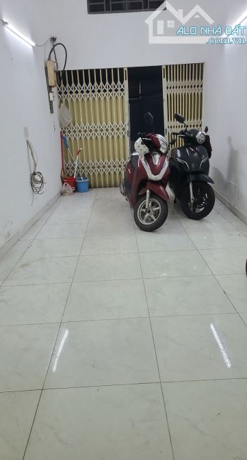 Bán Nhà trung tâm Quận 1, tiện ở , đầu tư , cho thuê , Cách mặt tiền chỉ 20m
