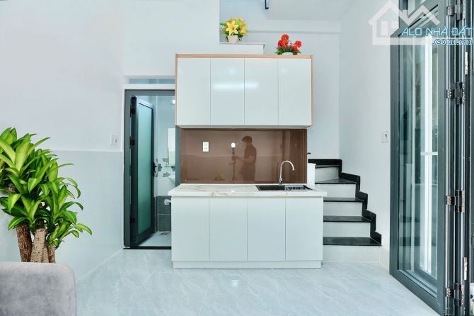 Hiếm – bán gấp nhà mặt tiền, gần chợ Bình Long, 3 tầng, nhà mới keng, nhỉnh 3 Tỷ chút xíu