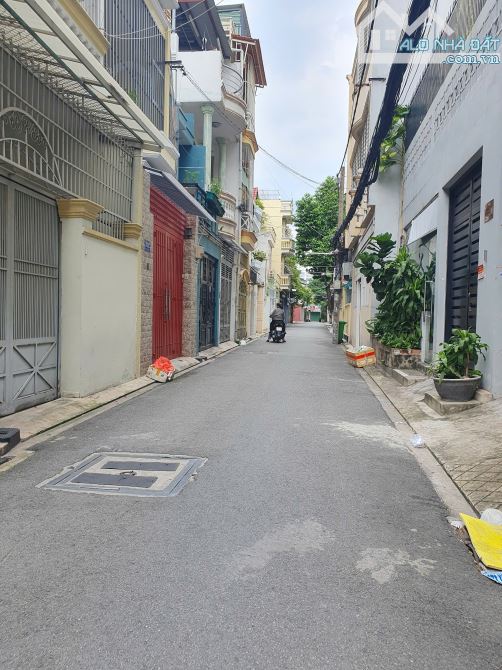 Cần bán nhà trệt lầu đường Đồng Đen phường 14 Tân Bình. DT 7 x 15m ngay Khu Bàu Cát - 2